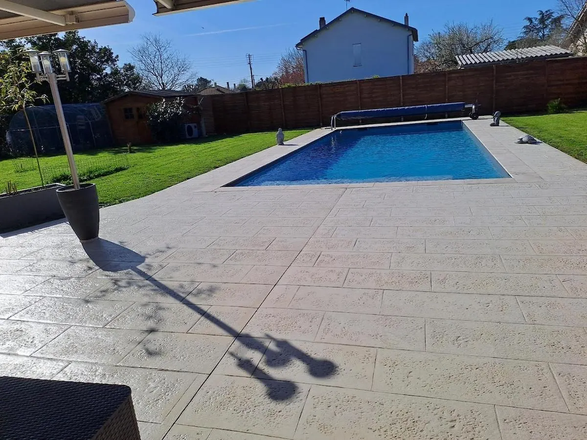 Jolie Maison Avec Piscine Labastide-Saint-Georges