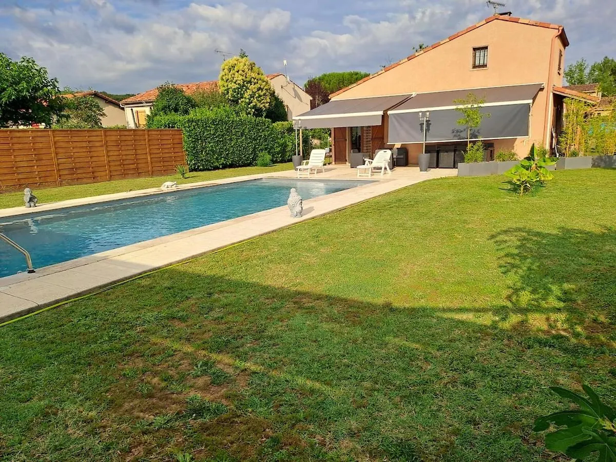 Holiday home Jolie Maison Avec Piscine Labastide-Saint-Georges
